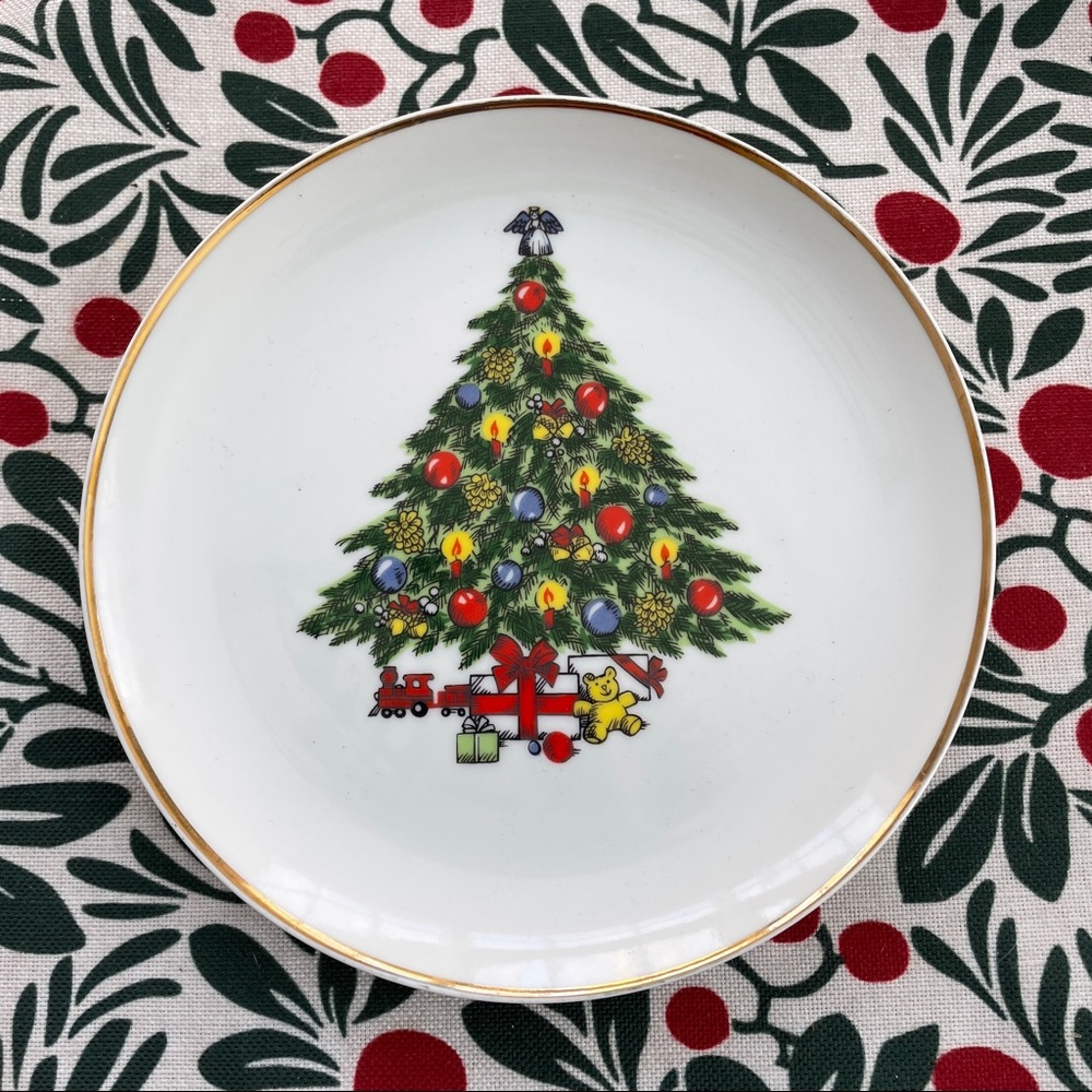 Jamestown China Christmas Treasure Christmas Tree 🎄 plate